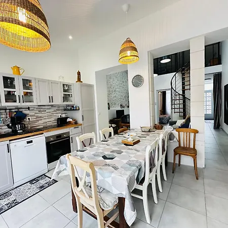 Holiday home Charmante Maison Renovee Pres Du Centre - Fr-1-709-91 *