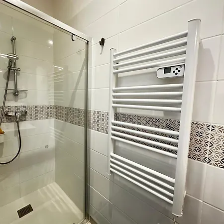 Charmante Maison Rénovée Près Du Centre - Fr-1-709-91 *