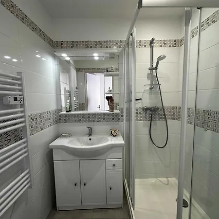 Holiday home Charmante Maison Renovee Pres Du Centre - Fr-1-709-91